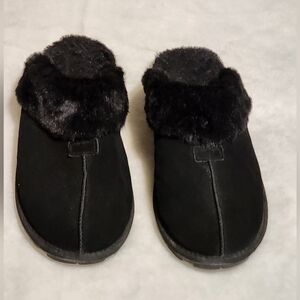 Luxurious Black Fur Trim Slippers